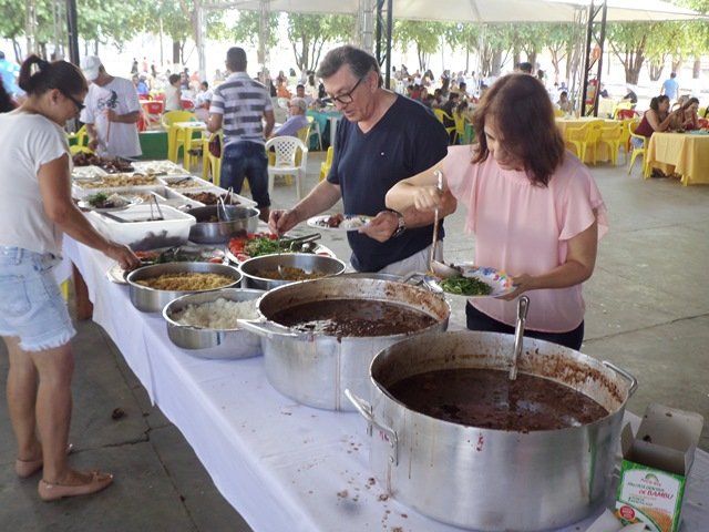 APAE de Colíder realizou com sucesso sua feijoada. (Fotos)