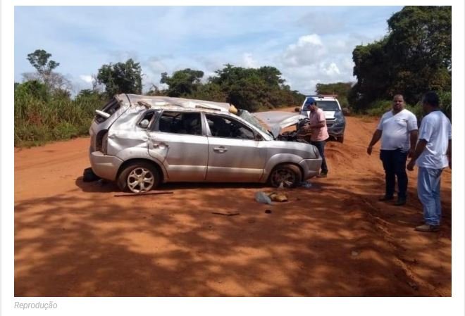 Pai e filho morrem após capotar carro em MT; motorista foi arremessado
