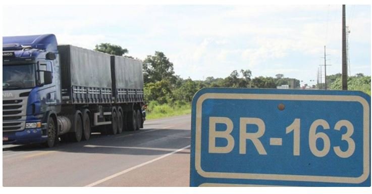 NA VIA Carreta bate em carro com candidato ao Governo e prefeito de Cuiabá