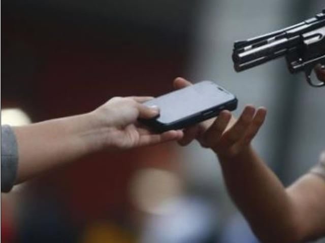 Adolescente tem celular levado em roubo no bairro da Torre em Colíder
