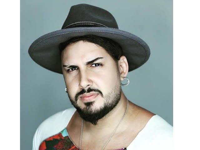 Cantor sertanejo morre em acidente com moto em Cuiabá