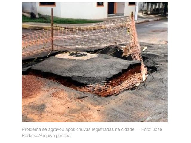 Moradores fazem festa de mêsversário de cratera em rua em MT