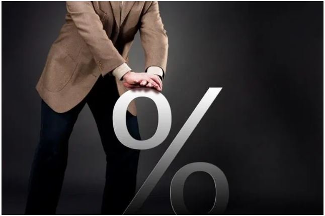 Selic cai para 4,25% ao ano: como investir com os juros no menor patamar da história