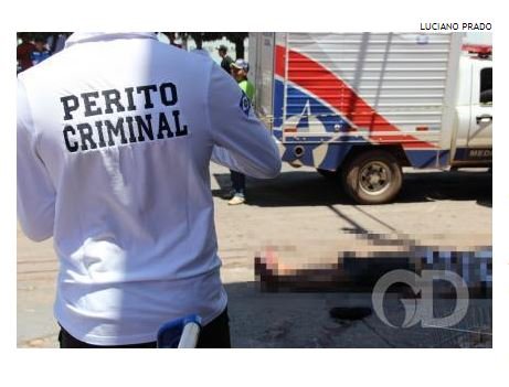 Homem é encontrado morto na rua com ferimento na testa
