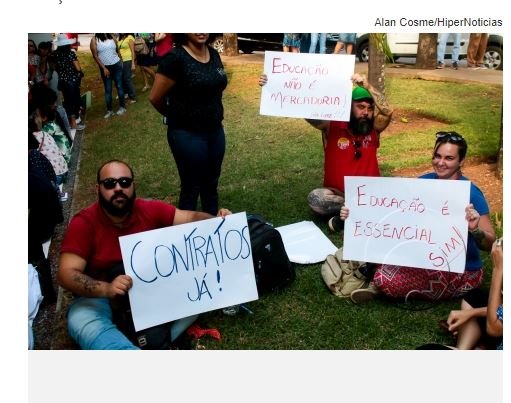 Professores protestam por contratações temporárias