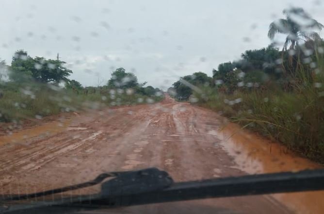 Pensando na diversão dos municipes Prefeitura de Colíder constroe trilha nas comunidades rurais. (Fotos)