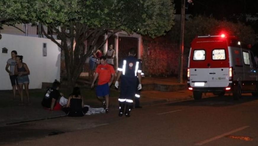 Bandidos invadem residência durante assalto matam um morador a tiros e deixa outro baleado