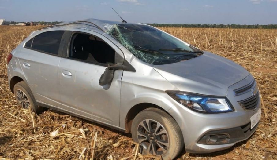Carro capota na rodovia Sinop-Cláudia e quatro ficam feridos