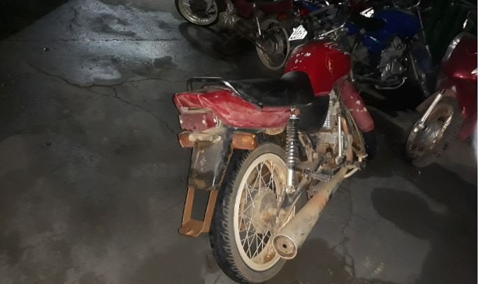 Motociclista é detido em Colíder apos empinar e agredir Agentes de Transito. (Fotos)