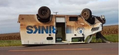 Carro forte tomba após colisão com outros veículos na BR-364 em Mato Grosso