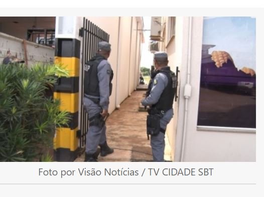 Mulher é mantida refém por assaltante