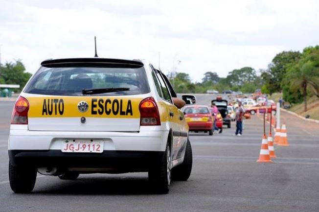 Projeto acaba com obrigatoriedade de aulas para carteira de motorista
