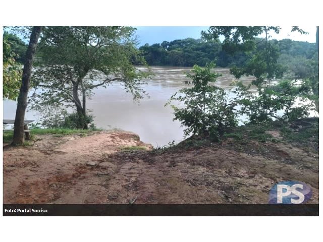 Dois homens são resgatados após barco virar no Teles Pires