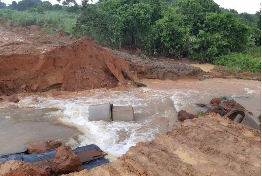 Chuva rompe represa; "destrói" rodovias e isola município em MT