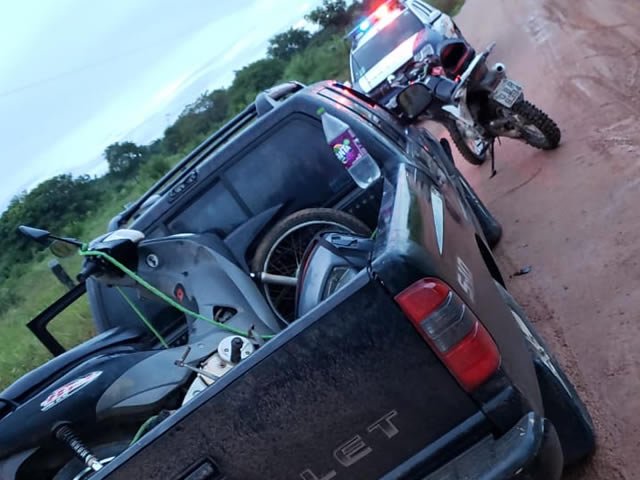 Forças policiais recuperam caminhoneta roubada em garimpo de Terra Nova do Norte. (Fotos)