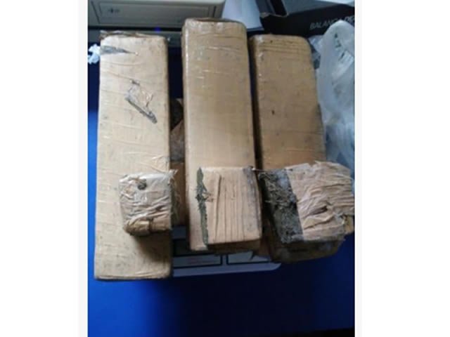 Quase 5kg de maconha e arma são encontrados em residência num bairro em Sinop.