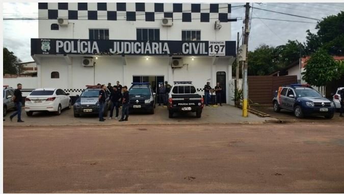 Ladrão finge ser pastor, faz oração em casa de moradora e comete assalto