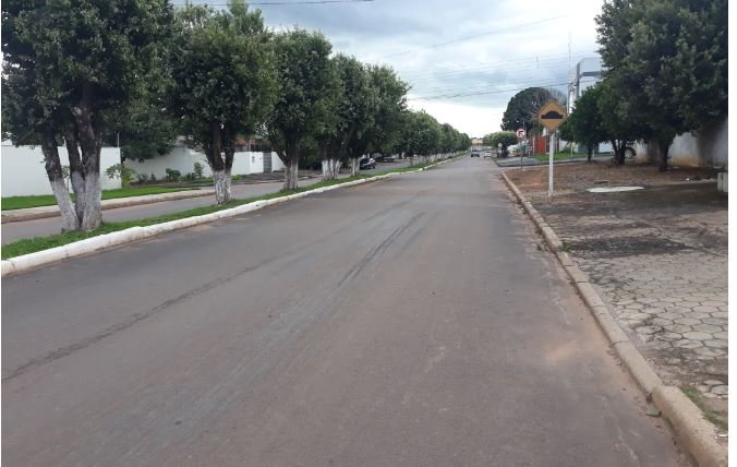 Prefeitura muda lugar da placa do quebra-molas da Av. do Prefeito. (Fotos)