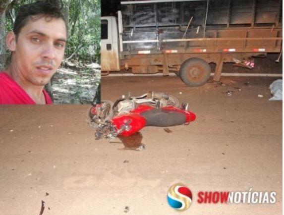 Homem de 28 anos morre ao chocar-se com a moto contra a traseira de uma caminhonete parada