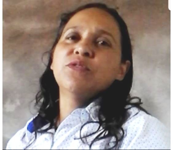 Professora procura por família que não vê há 40 anos