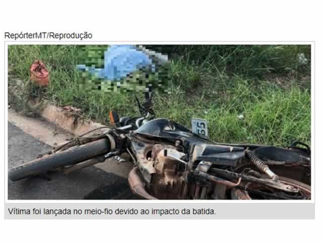 Homem morre ao bater moto contra Gol e ser arremessado na pista