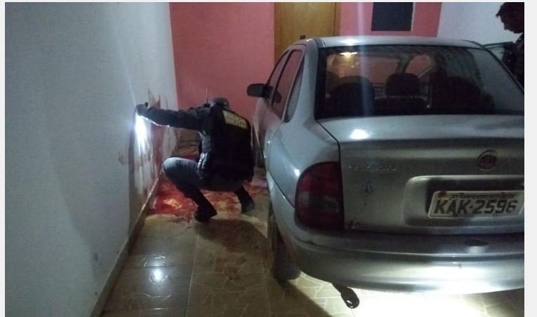 Idoso tenta matar garota de programa com golpes de marreta dentro de motel