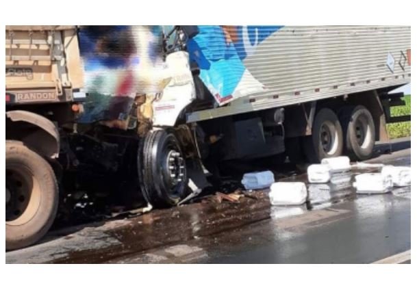 Motorista morre em colisão entre caminhão e carreta na BR-364 em MT