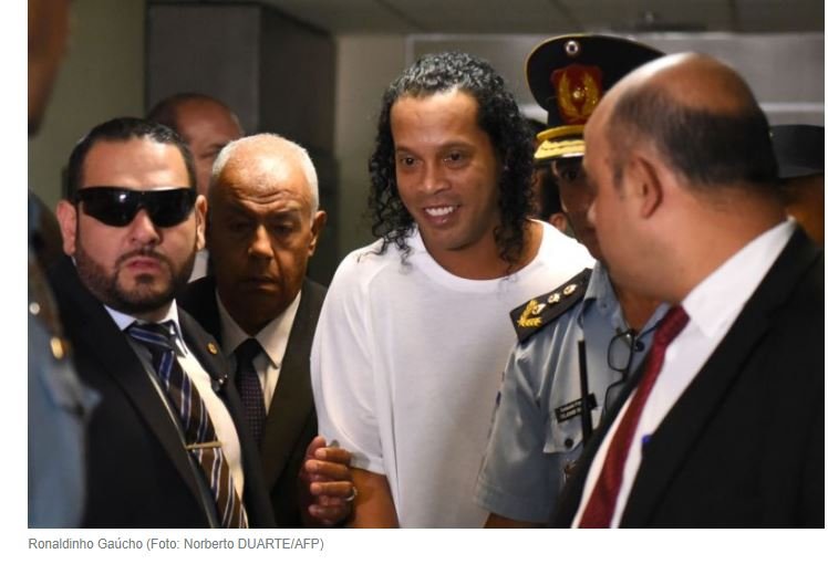 Ronaldinho não sabe que cometeu um delito, ele é tonto, diz advogado
