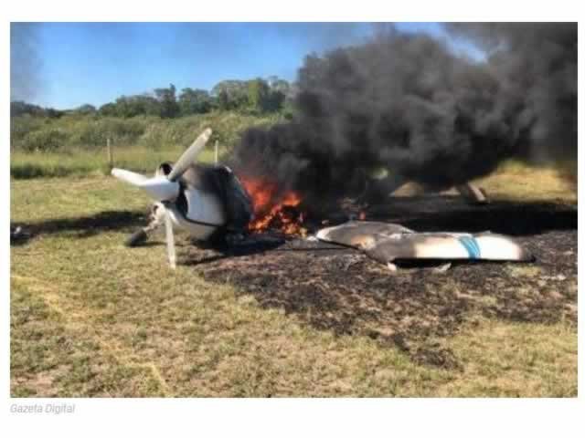 Pilotos ateiam fogo em aeronave usada no narcotráfico e fogem