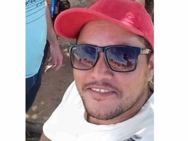 Motociclista morre ao bater em outra moto, cair em avenida e ser atropelado por carro em MT