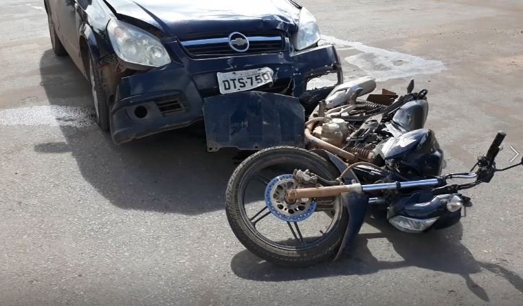 Mulher em Colíder sofre fratura após ser arrastada com sua moto por veículo. (Vídeo)