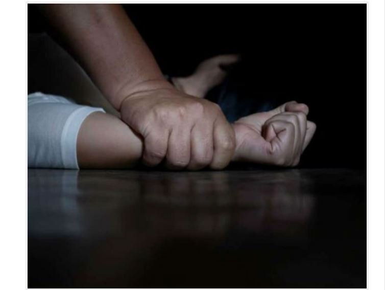Mulher denuncia que foi estuprada por 4 homens após festa