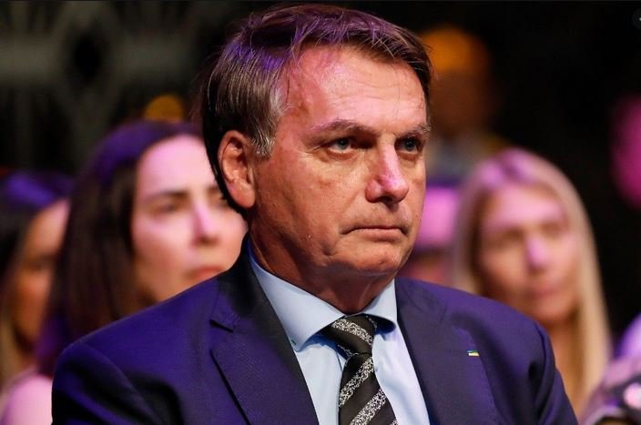 Repórter da Globo pede perdão por "incomodar" Bolsonaro