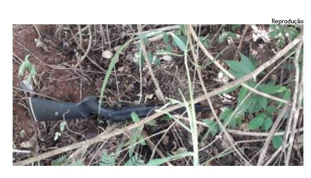 Criança de 4 anos atira acidentalmente em mulher no mato