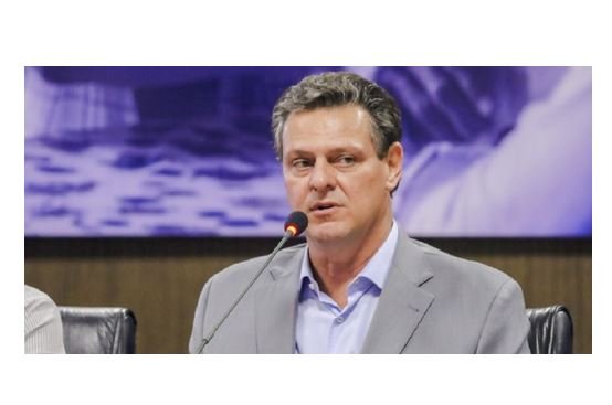 Fávaro segue atuando para assumir vaga da senadora Selma Arruda