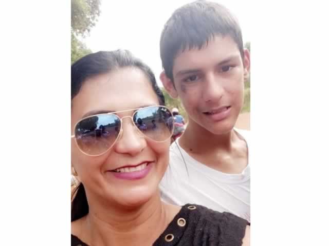 Corpo do adolescente Vitor esta sendo velado na Quadra do Bom Jesus em Colíder.