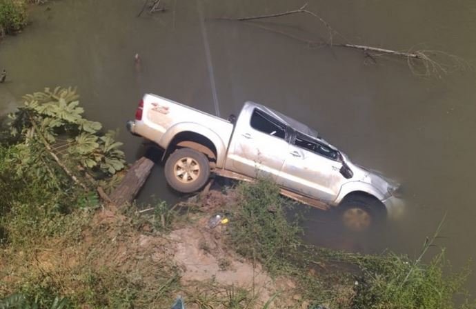 Empresário morre ao cair com caminhonete dentro de rio. (Fotos)