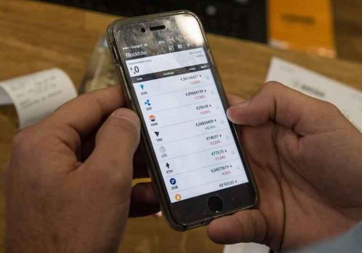 Espionar celular do cônjuge poderá dar cadeia e multa de R$ 440 mil em país do Oriente Médio
