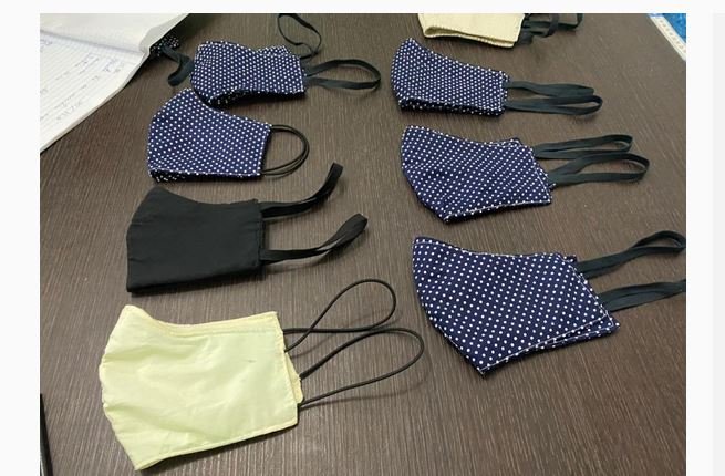 Presos costuram máscaras contra o novo coronavírus e recebem redução de pena