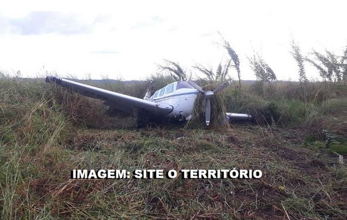 GUARANTÃ DO NORTE Avião faz pouso forçado em área de pasto em Guarantã do Norte. (Fotos)