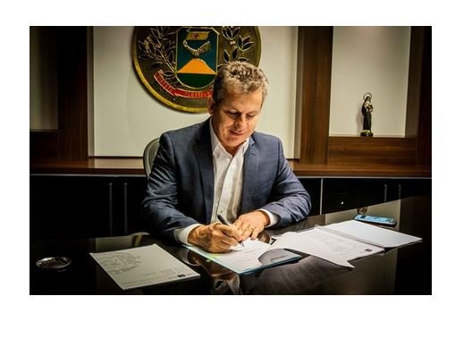 Mauro Mendes assina carta de governadores contra Bolsonaro e a favor do Congresso