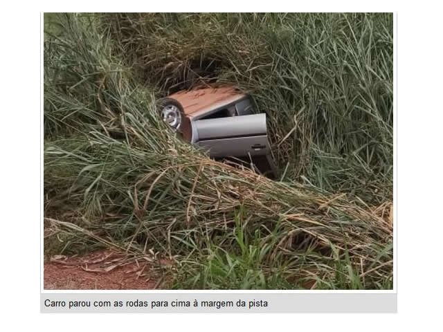 Motorista capota carro, vai para hospital e é preso após receber alta. (Fotos)
