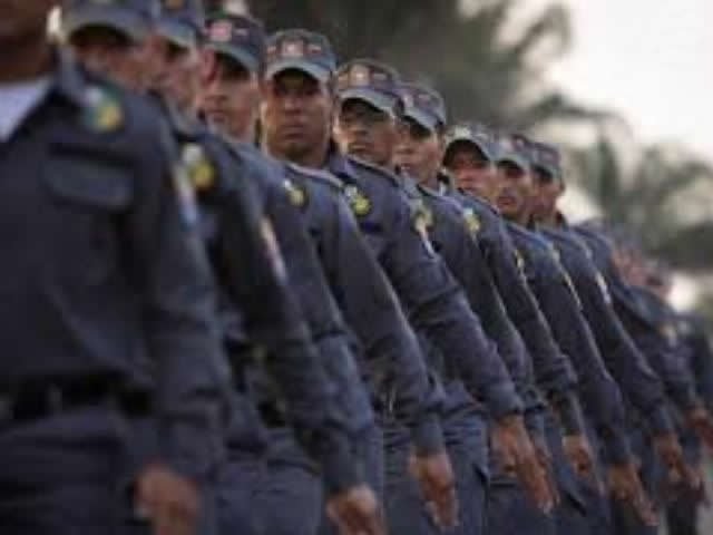 Por maioria, deputados aprovam fixar promoção para militares em setembro