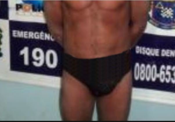 Homem é preso após sair pelas ruas vestido apenas de cueca