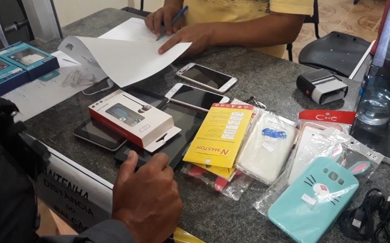 PM de Colíder recupera produtos furtados e apreende dois suspeitos de furtarem loja de Celulares. (Vídeo)