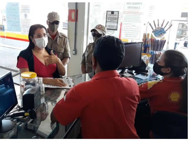 Autoridades em Colíder precorrem comércios da cidade para alertar o uso de máscaras. (Vídeo).