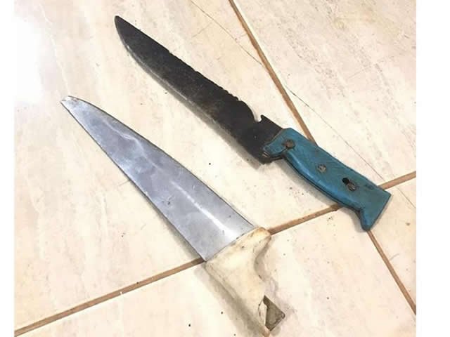Policiais impedem homem de esfaquear a mãe por causa de R$ 20