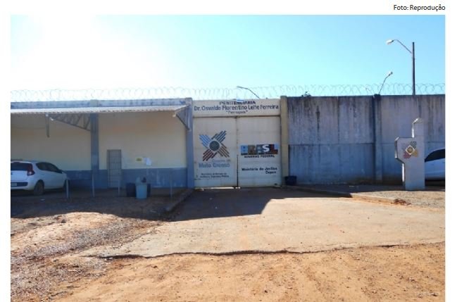 Após ingerir bebida alcoólica artesanal, presos tentam atacar agentes e são atingidos por bala de borracha