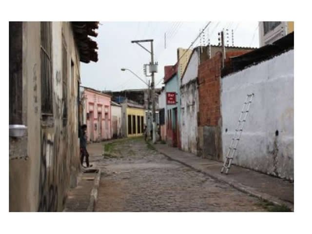 Neta usa faca e impede ladrão de agredir avó de 80 anos em Cuiabá