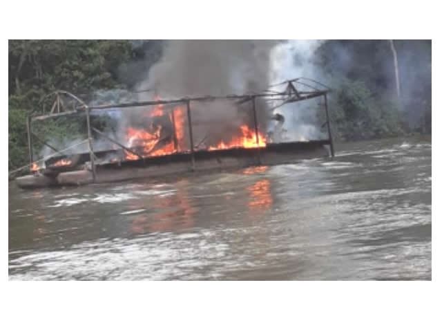 Balsa de garimpo é destruída em área de preservação no Teles Pires